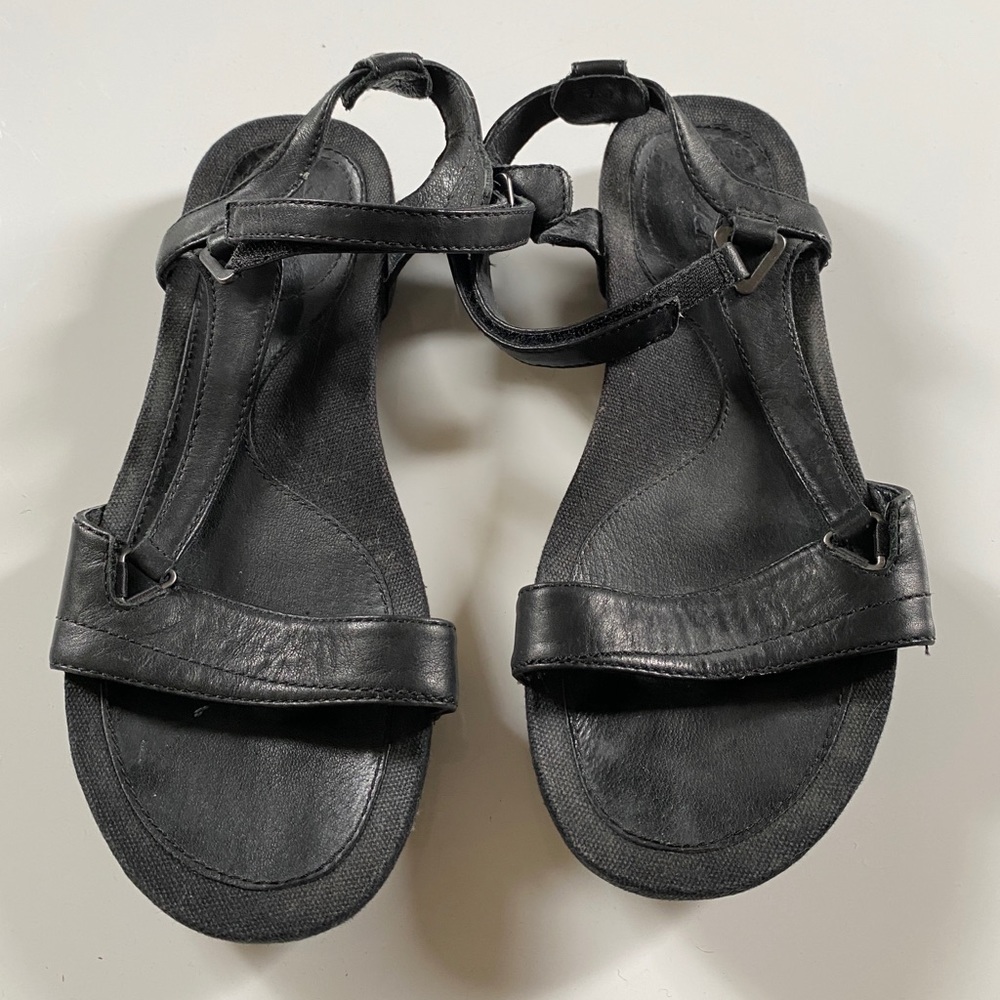 Teva Capri Universal Women’s Sandals - size 7